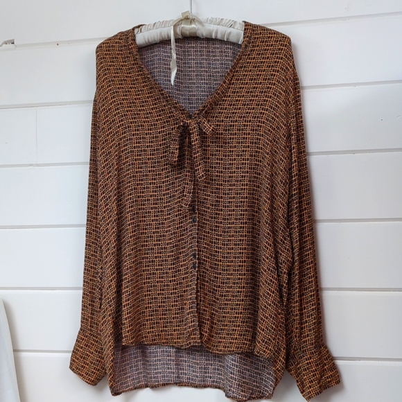 Long sleeve blouse, size L - Picture 1 of 5
